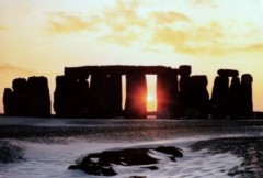 stonehenge-winter-solstice-e13243244076571.jpg